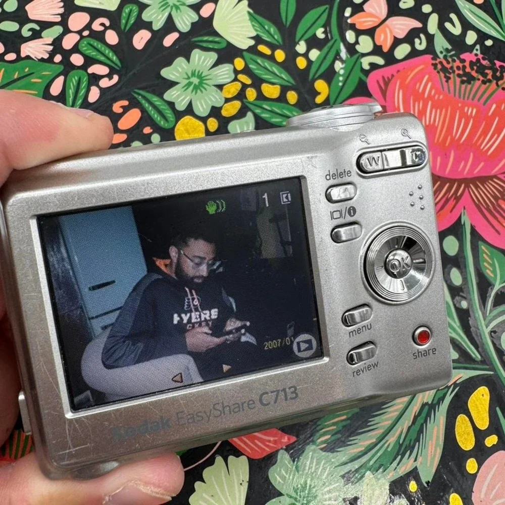 Kodak EasyShare C713 Silver Digital Camera 7.0MP 3x Optical Zoom with SD Card